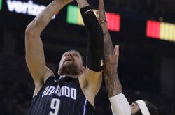 开云平台-魔术轻取勇士B队，萨姆·米切尔完成帽子戏法的简单介绍