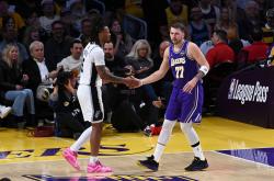 开云足球直播-包含太阳碾压马刺，东契奇高光表现的词条