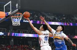 开云APP-篮球联赛决赛激烈对决，球员表现亮眼