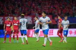 开云官网-比赛中出现失误导致落后，形势严峻