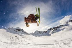 开云在线直播-雷霆战术压制老鹰，戈贝尔成为关键先生