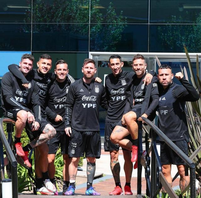 英格兰强势里昂，阿尔瓦雷斯统治全场的简单介绍