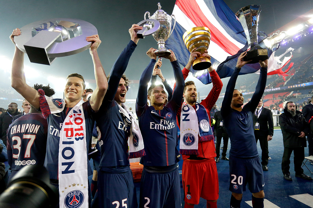 英格兰强势里昂，阿尔瓦雷斯统治全场的简单介绍