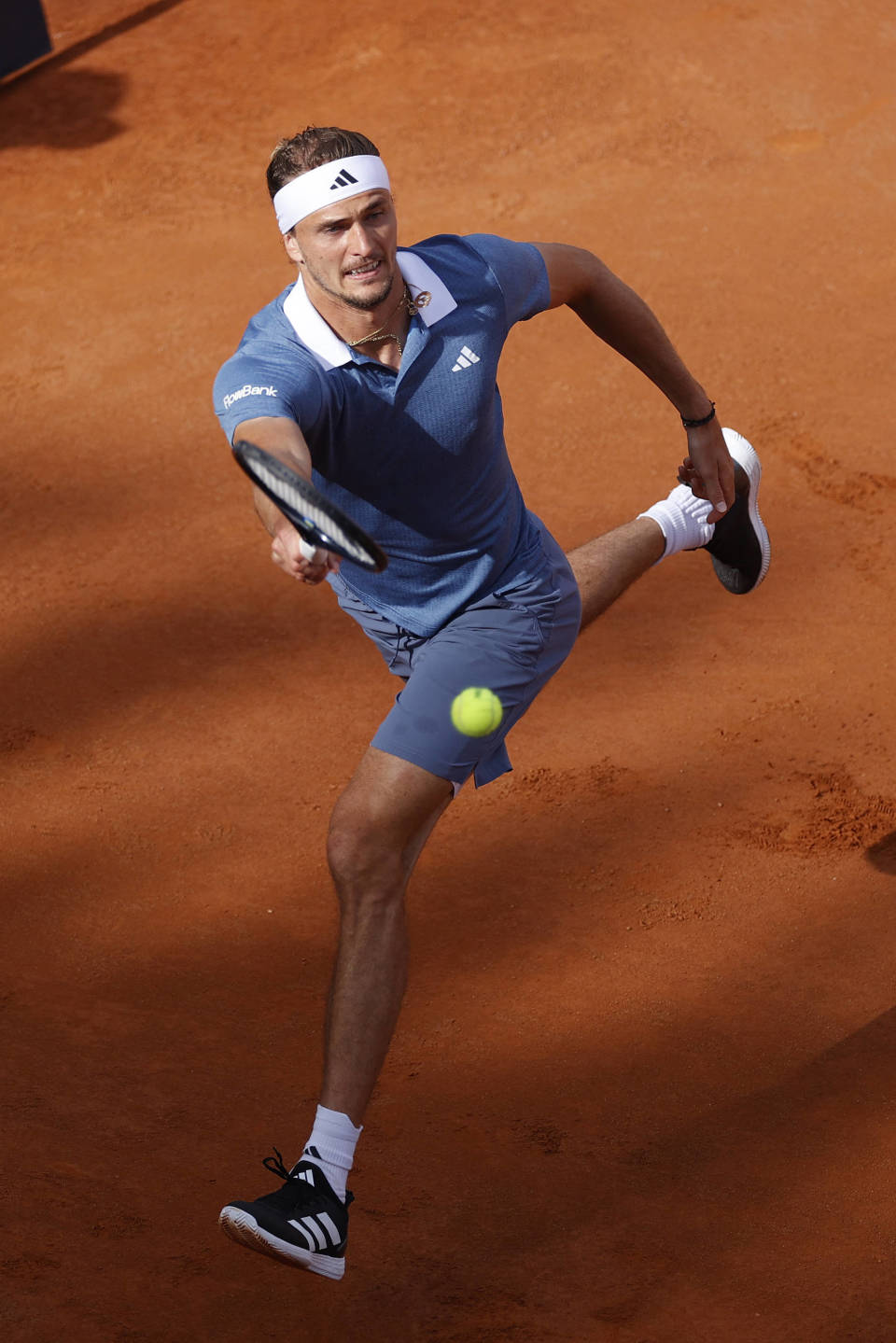 包含日本网球队绝地反击西班牙网球队，兹维列夫惊艳世界的词条