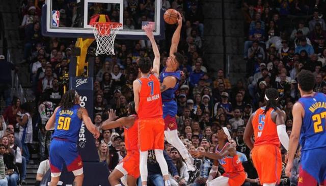 一位球星在比赛中砍下分，率队大胜