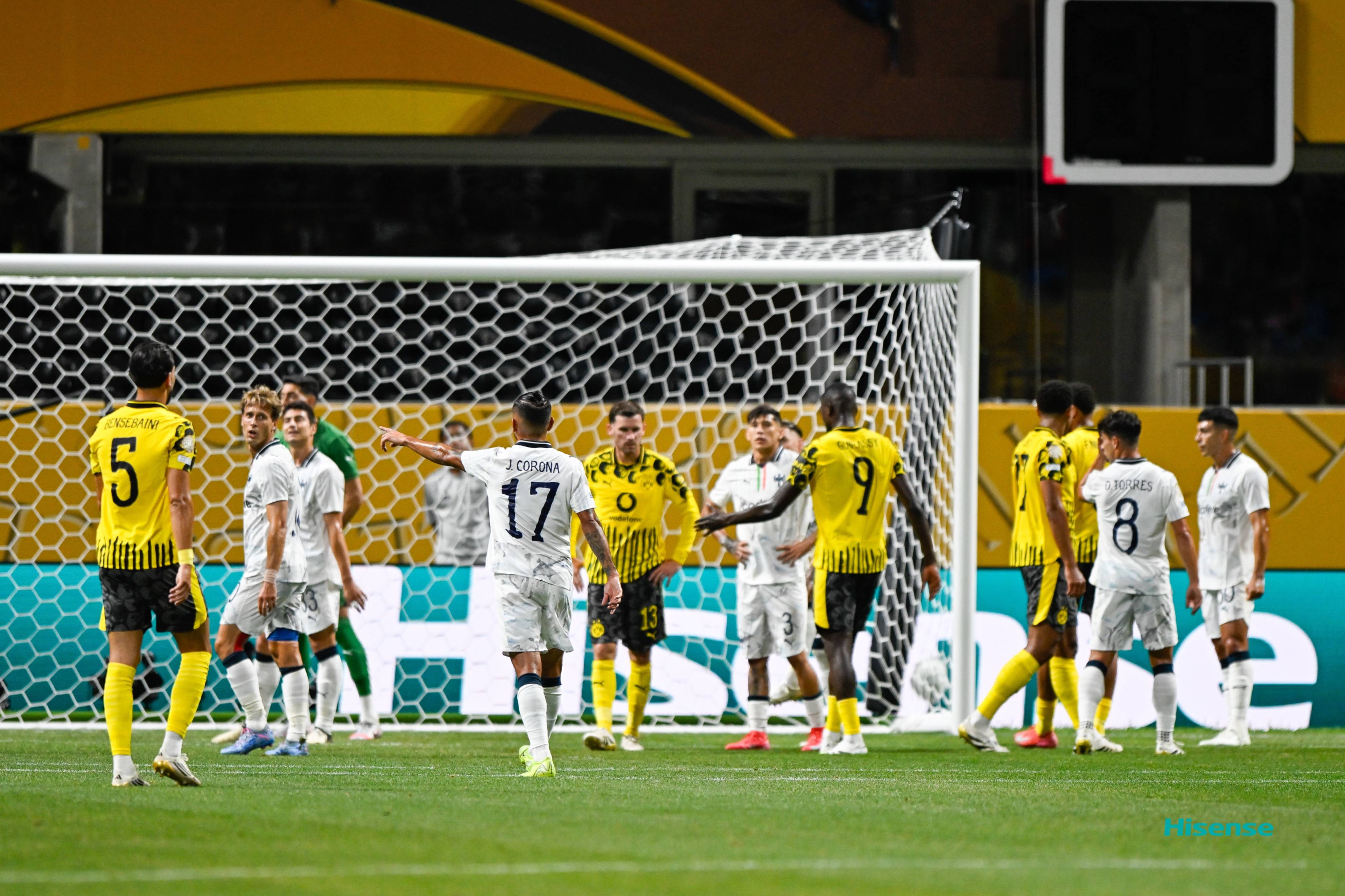 关于多特蒙德客场逆转获胜，球队士气大振的信息