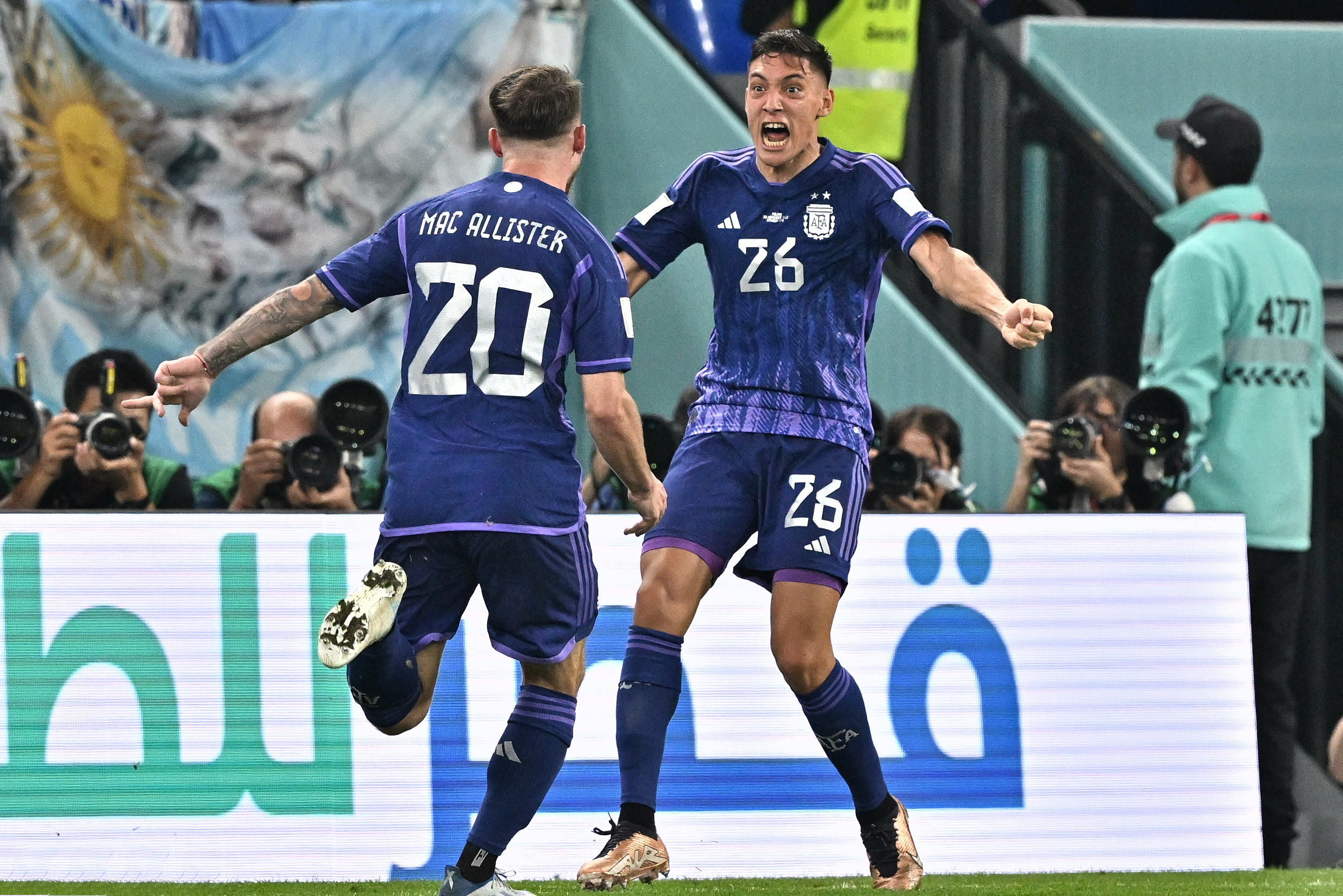 包含阿根廷鏖战波兰，阿尔瓦雷斯惊艳世界的词条